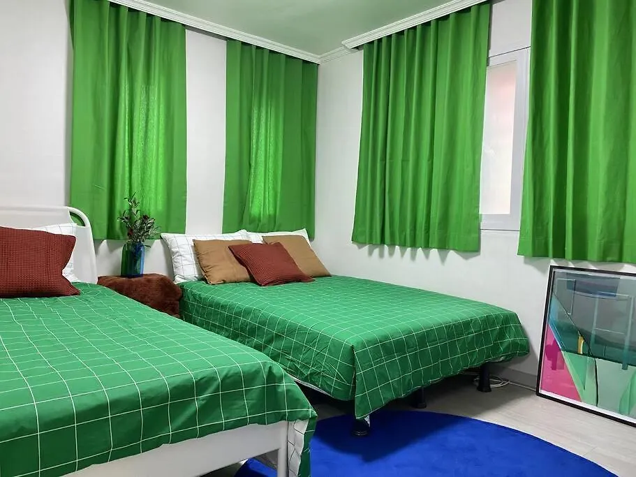 Chic 2-Bedroom Stay In Hongdae Seoul 0*,