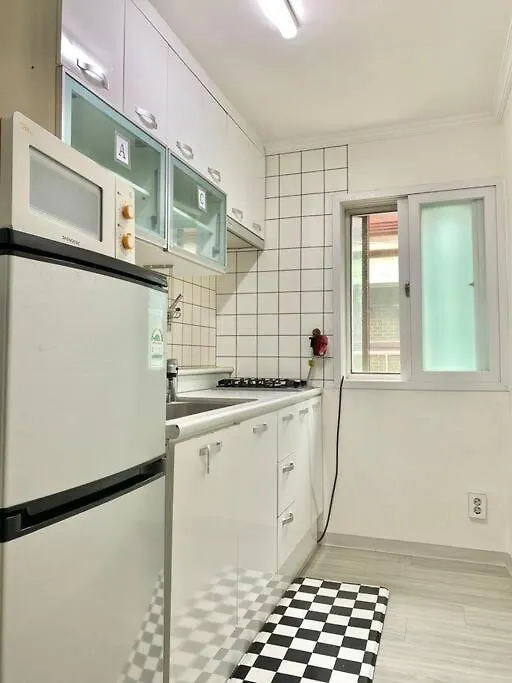 Apartment Chic 2-Bedroom Stay In Hongdae Seoul